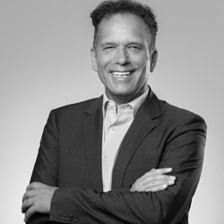 Jörn Steinhauer</br>Vorstand Kommunikation Digital